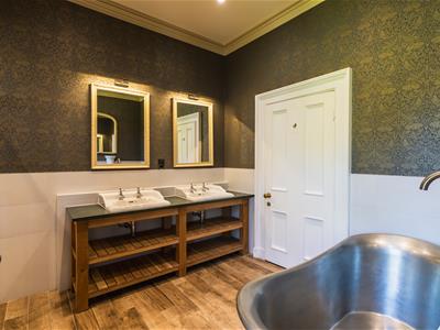 Master En-Suite Bathroom